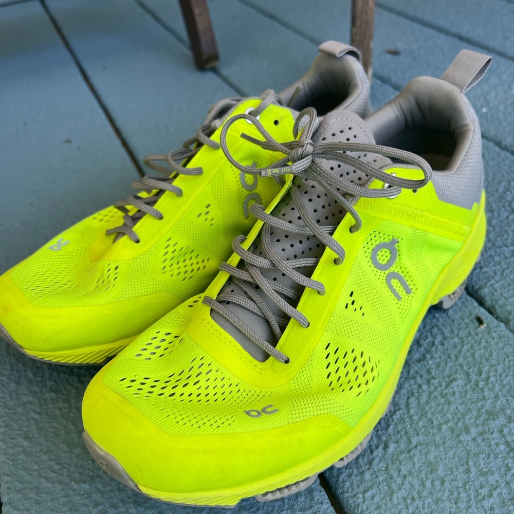 ON running shoes men’s size 9